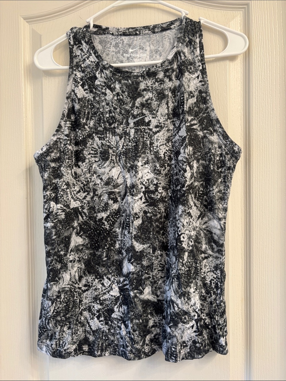 Nike Women's Black & White Abstract Athletic Tank